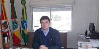 PREFEITO DE CERRITO, DOUGLAS SILVEIRA, AO TREZE: “PROGRAMA FEDERATIVO NÃO DEVERÁ RESOLVER OS PROBLEMAS DOS MUNICÍPIOS” – Podcast