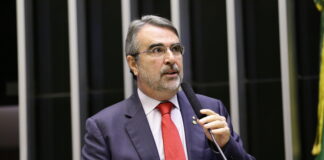 TREZE HORAS DE SEGUNDA-FEIRA: HENRIQUE FONTANA APRESENTA PROJETO DE LEI QUE INSTITUI HORÁRIO DE VERÃO