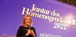 PREFEITA PAULA FOI HOMENAGEADA PELA CDL-PELOTAS COM O MÉRITO LOJISTA 2022