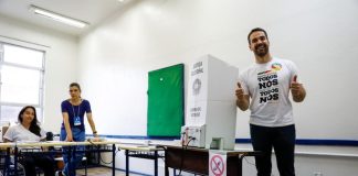 EDUARDO LEITE VOTOU NO INSTITUTO DE EDUCAÇÃO ASSIS BRASIL EM PELOTAS