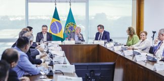 DEPUTADO LINDENMEYER PARTICIPA DE REUNIÃO COM LULA SOBRE POLO NAVAL