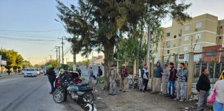 TRABALHADORES DA CONSTRUÇÃO CIVIL PROTESTAM EM PELOTAS – SINDUSCON E CONSTRUTORA EMITEM NOTAS