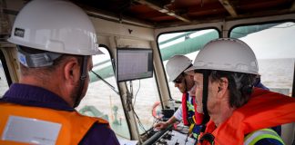 SECRETÁRIO DE LOGÍSTICA E TRANSPORTES REALIZA VISTORIA NA DRAGA UTILIZADA NO CANAL DO ITAPUÃ