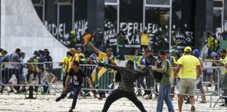 ARTIGO – O PARADOXO DA DEMOCRACIA E OS RISCOS DO FASCISMO