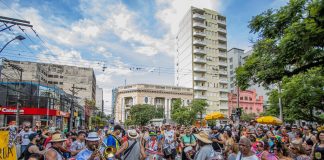FUTEBOL E DESFILES DE BLOCOS FECHAM RUAS NO FIM DE SEMANA EM PELOTAS