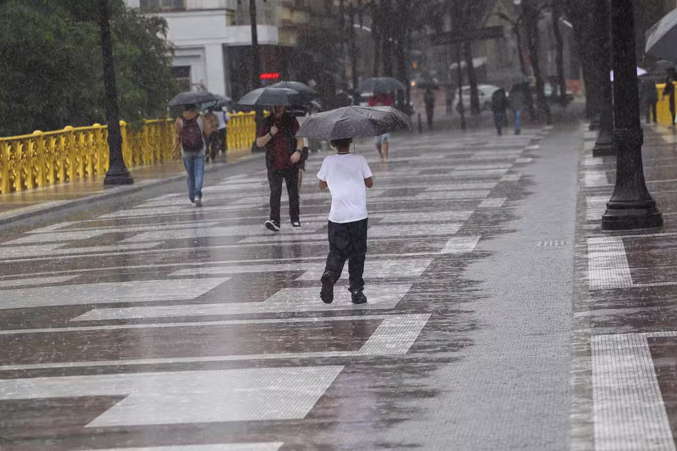 ARTIGO – GOTAS DE CHUVA NÃO LIMPAM CORAÇÕES HUMANOS