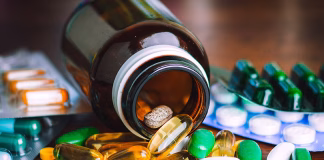 ARTIGO – MEDICAMENTOS: ENTRE O AVANÇO DA CIÊNCIA E A MERCANTILIZAÇÃO DA SAÚDE