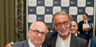 JORNALISTA CLAYTON ROCHA RECEBE HOMENAGEM DA SANTA CASA