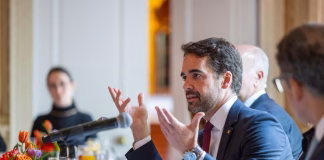 GOVERNADOR INÍCIA SEMANA NOS EUA EM BUSCA DE INVESTIMENTOS E NEGÓCIOS – Atualizada às 15h