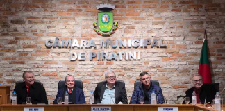 EX-GOVERNADOR JAIR SOARES É HOMENAGEADO EM PIRATINI